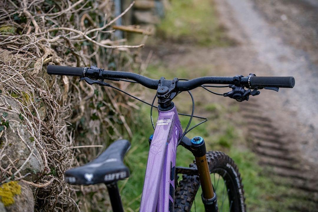 Hannah Harvey's customised Vitus Sommet MTB